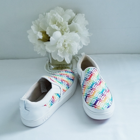 NEW UGG Caplan White Rainbow Slip On Sneakers Size 6 Kids/Youth / Size 8 Women's - Picture 5 of 14